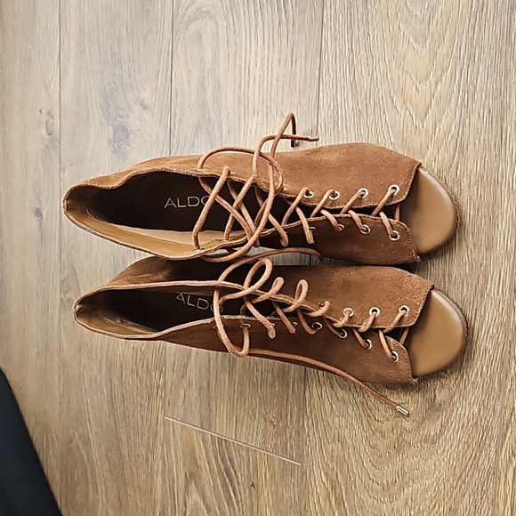 Aldo caramel suede lace up sandals. Fall. Size 8,5 - Picture 1 of 8